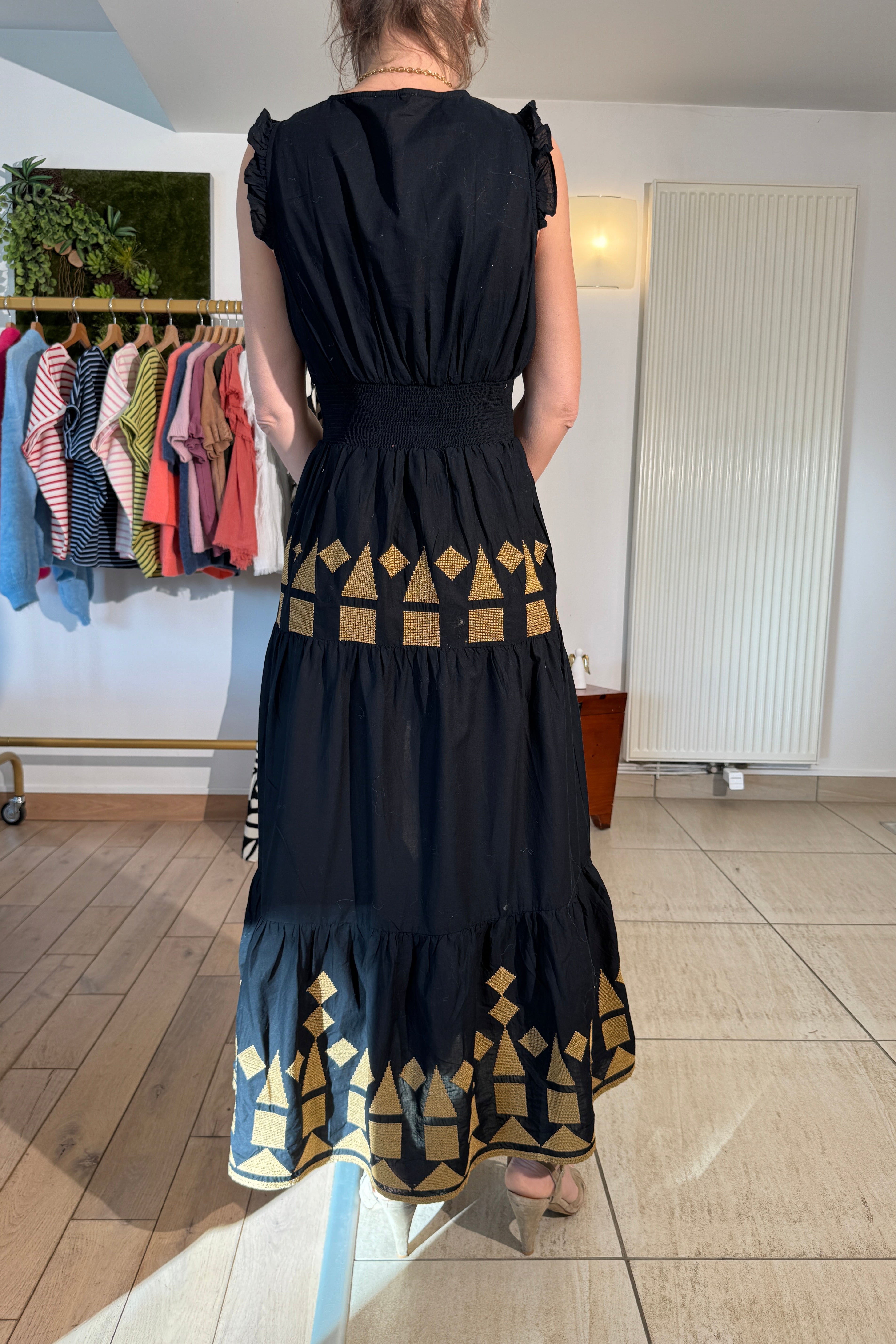 Robe Goa london noire doré dos