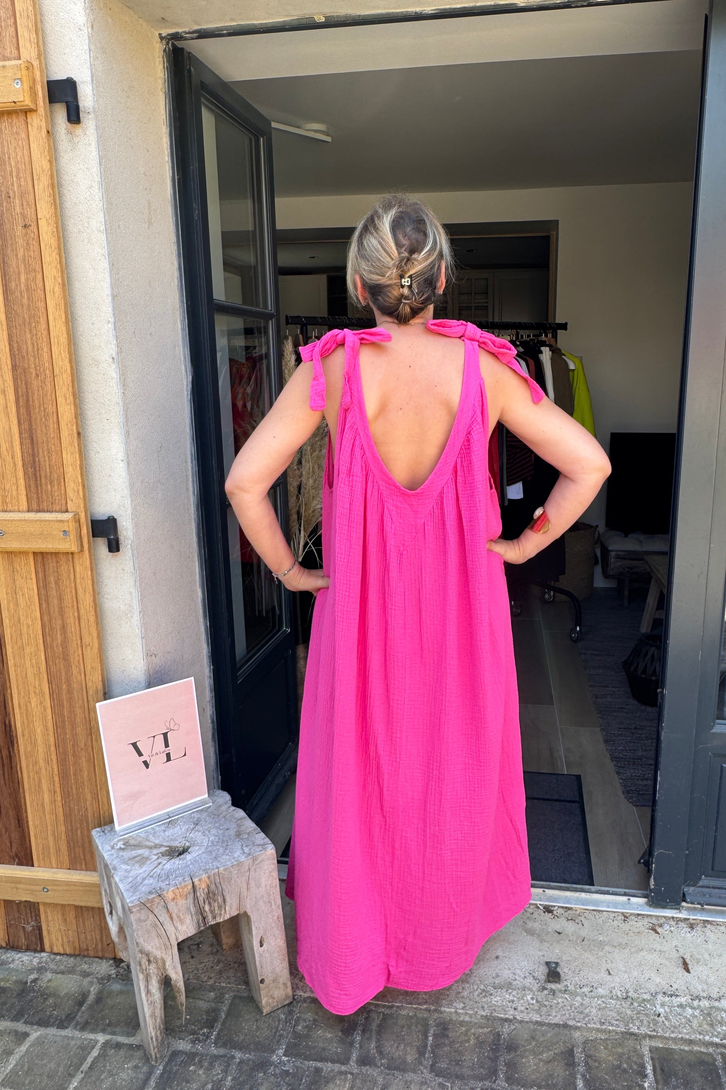 Robe longue rose fuchsia dos nu bretelles nœuds gaze coton HARPER – Vic & Lalou