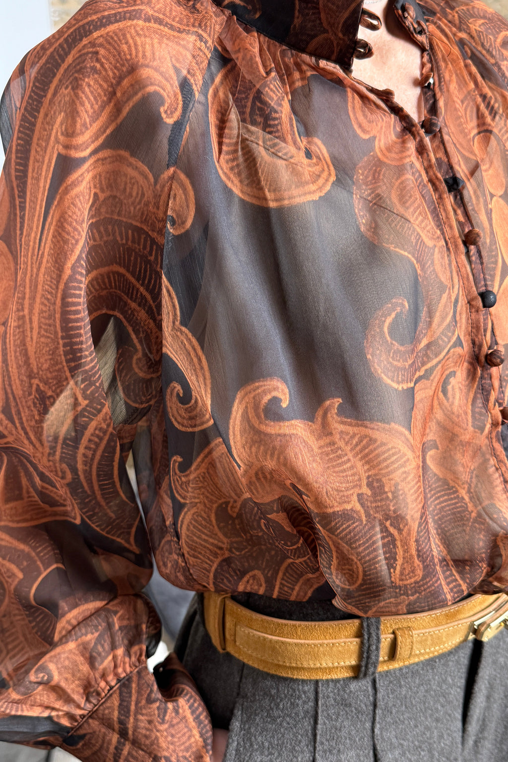 blouse élégant femme chamarrée