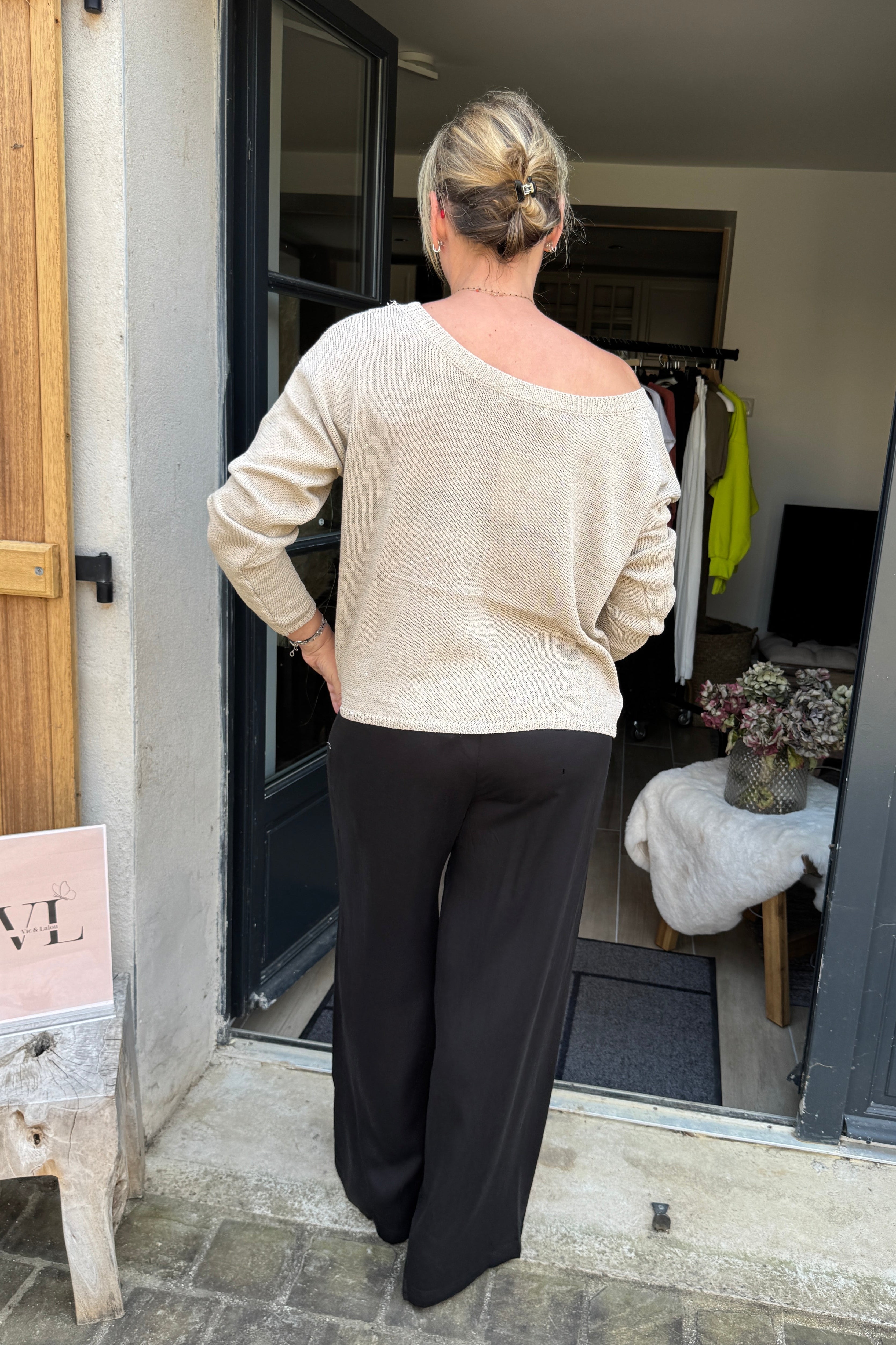 dos Pull taupe paillettes col bateau tombant coupe courte femme – FINN Vic & Lalou
