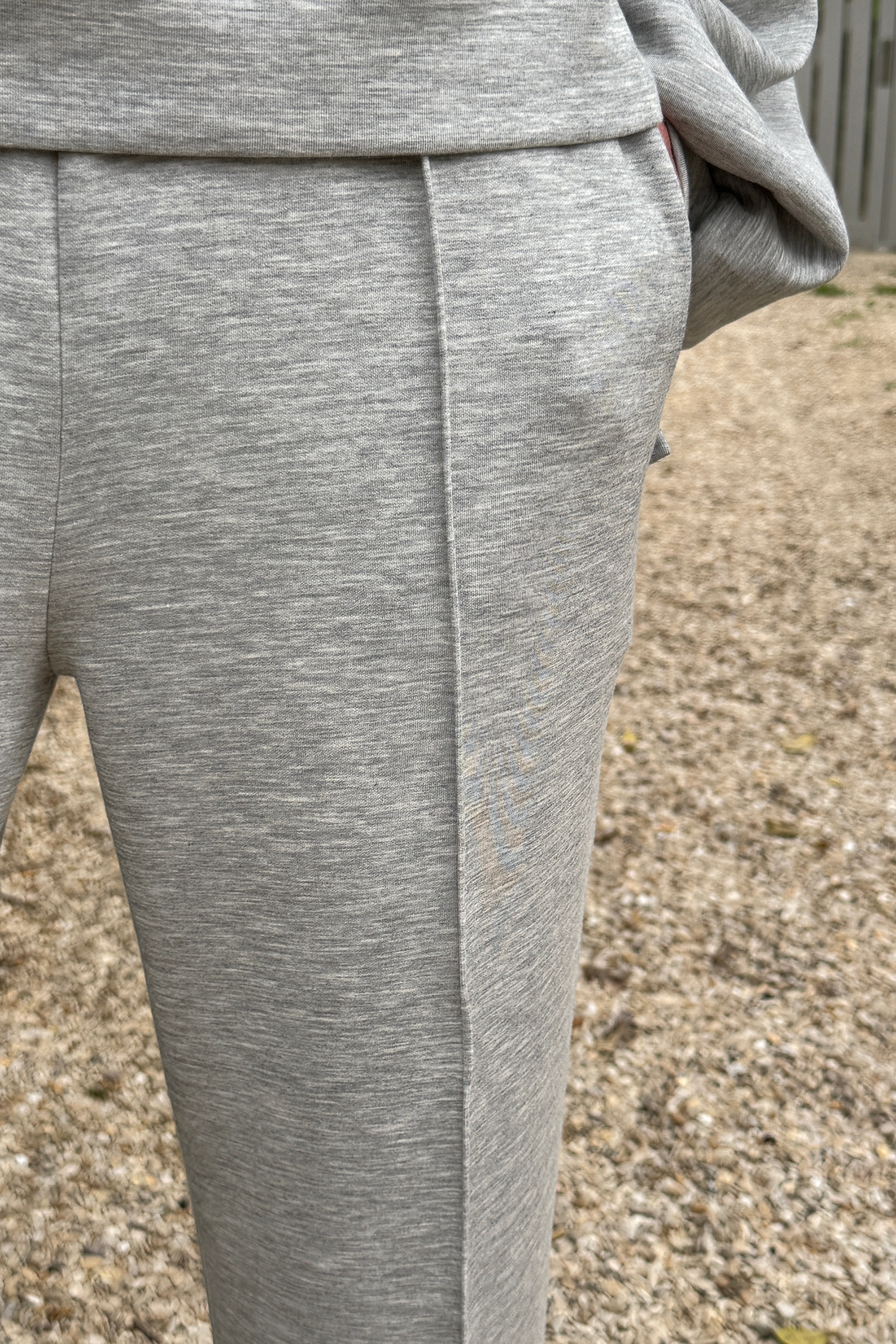 pantalon jogging gris femme fluide coupe ample confortable 