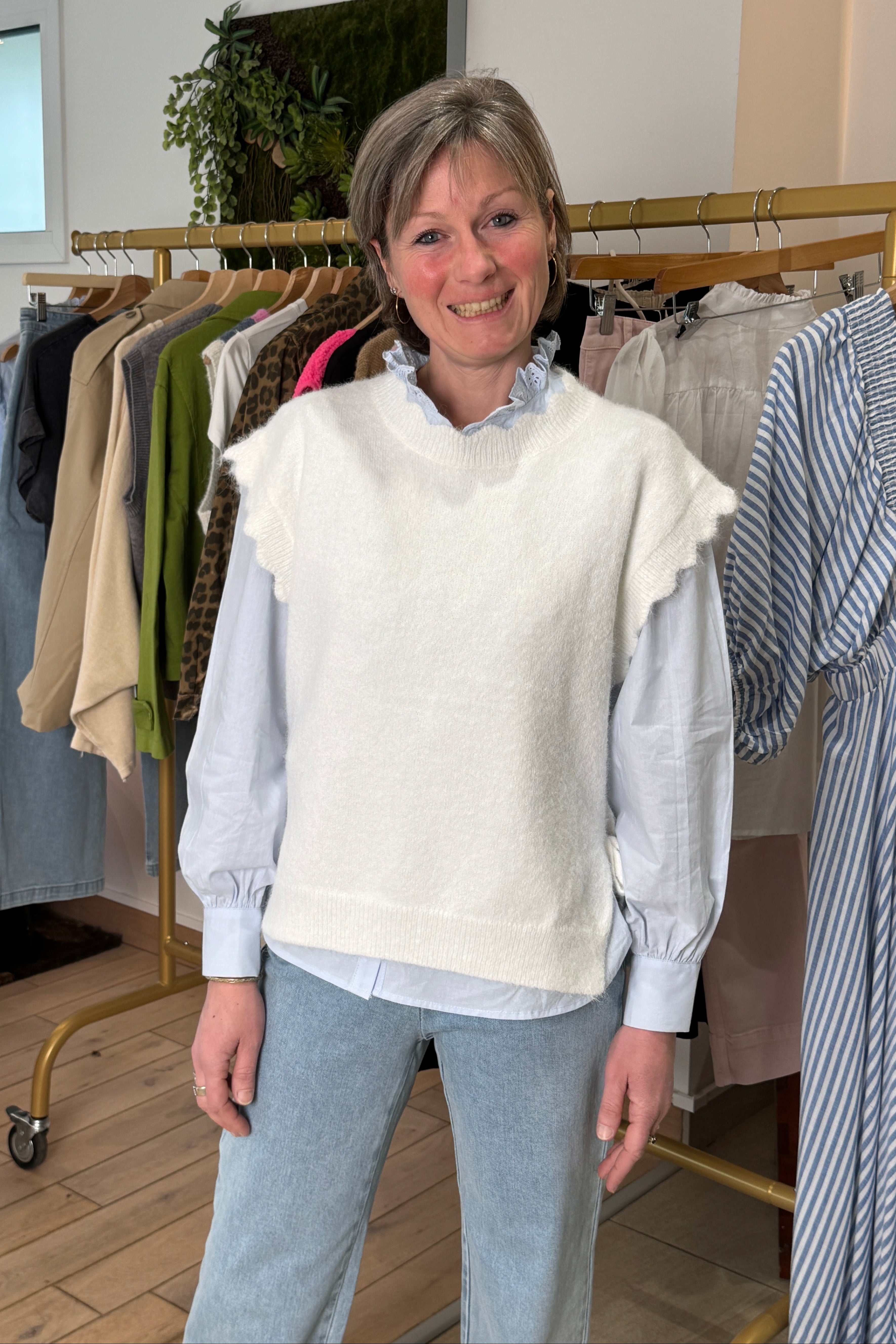 pull blanc sans manche lien col rond 