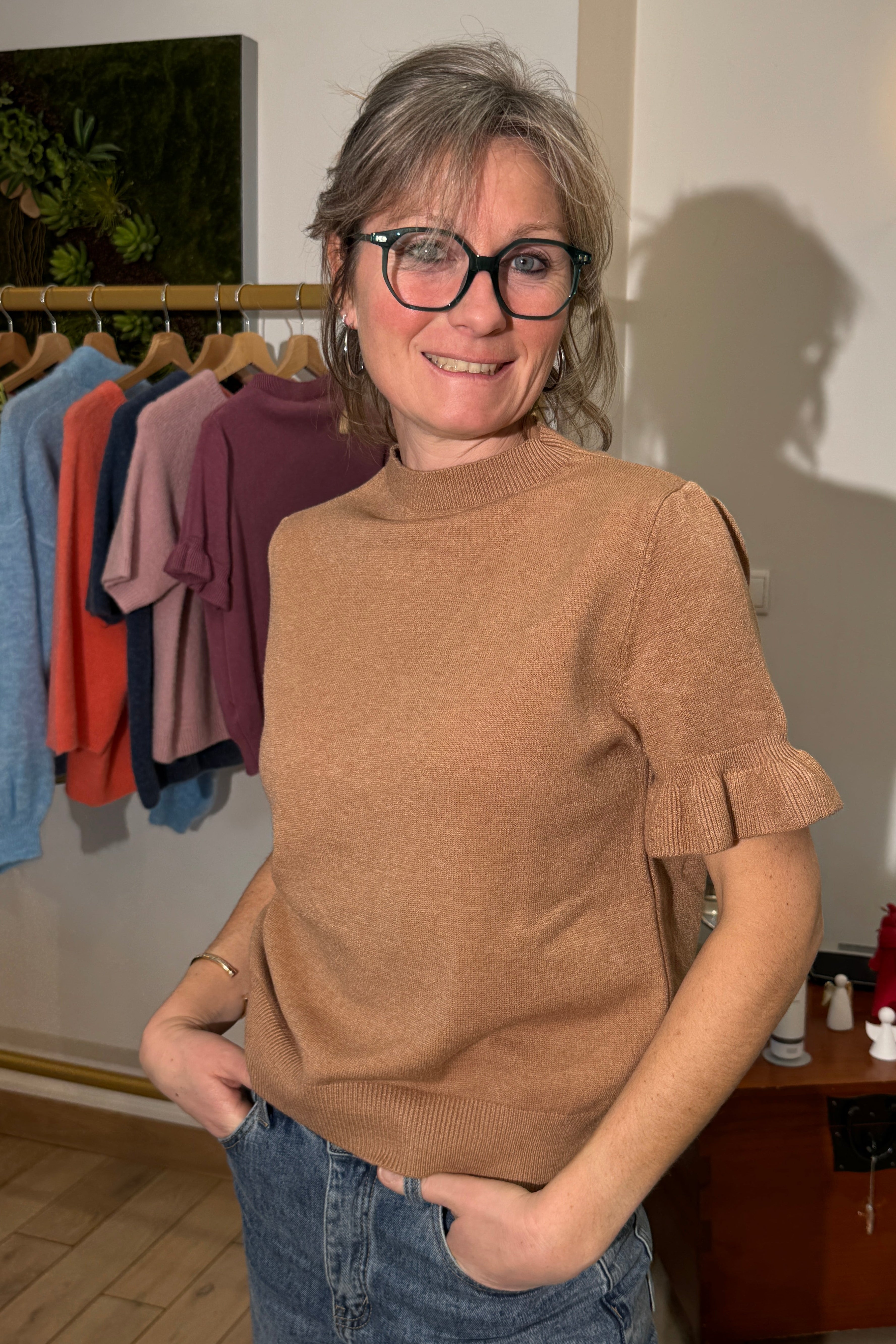 pull camel manches courtes volant