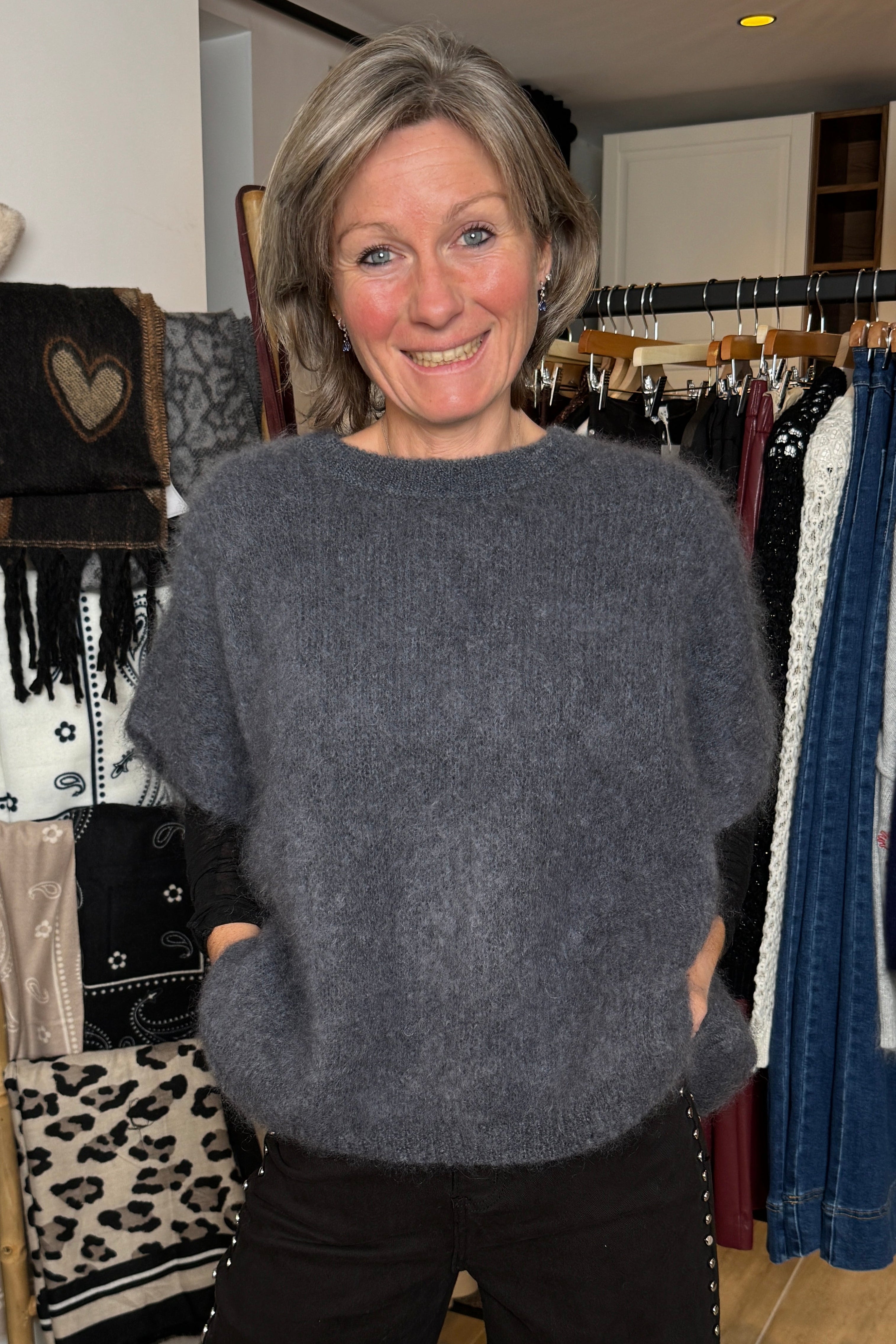 pull sans manche gris