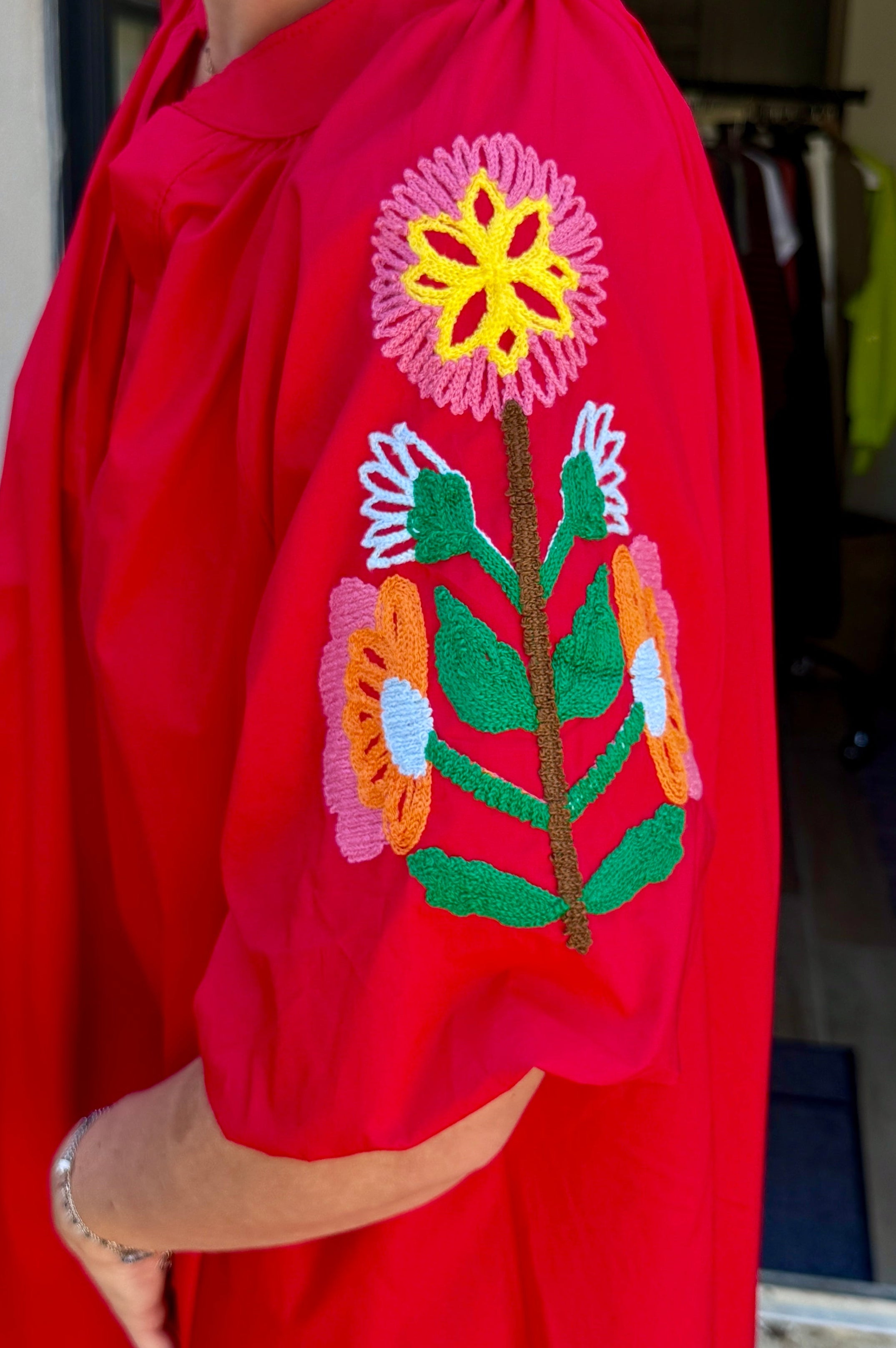 robe-rouge-brodee-fleurs-coton-italie-leni-vicandlalou-2