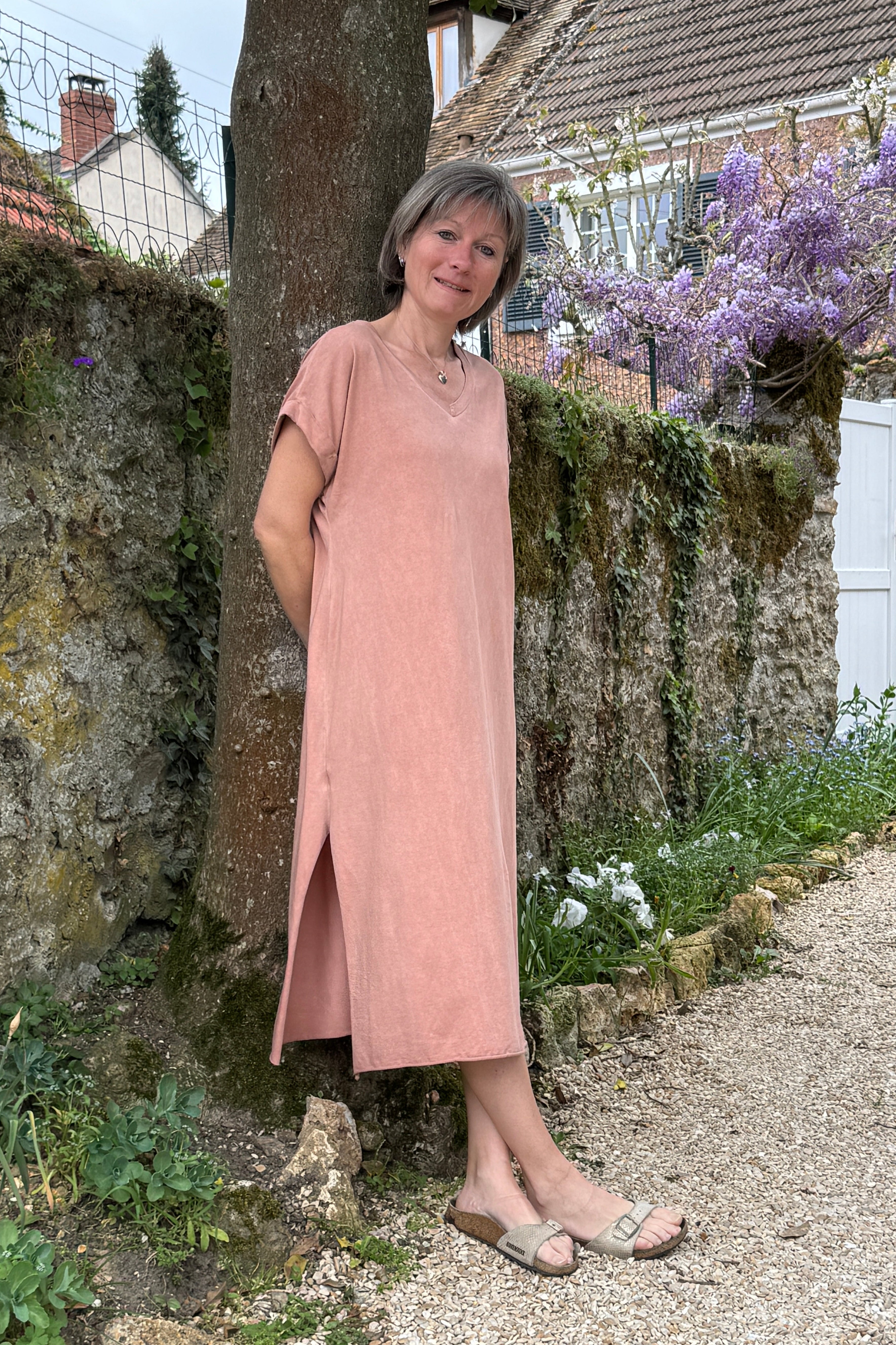 robe longue fendue rose facile à porter 