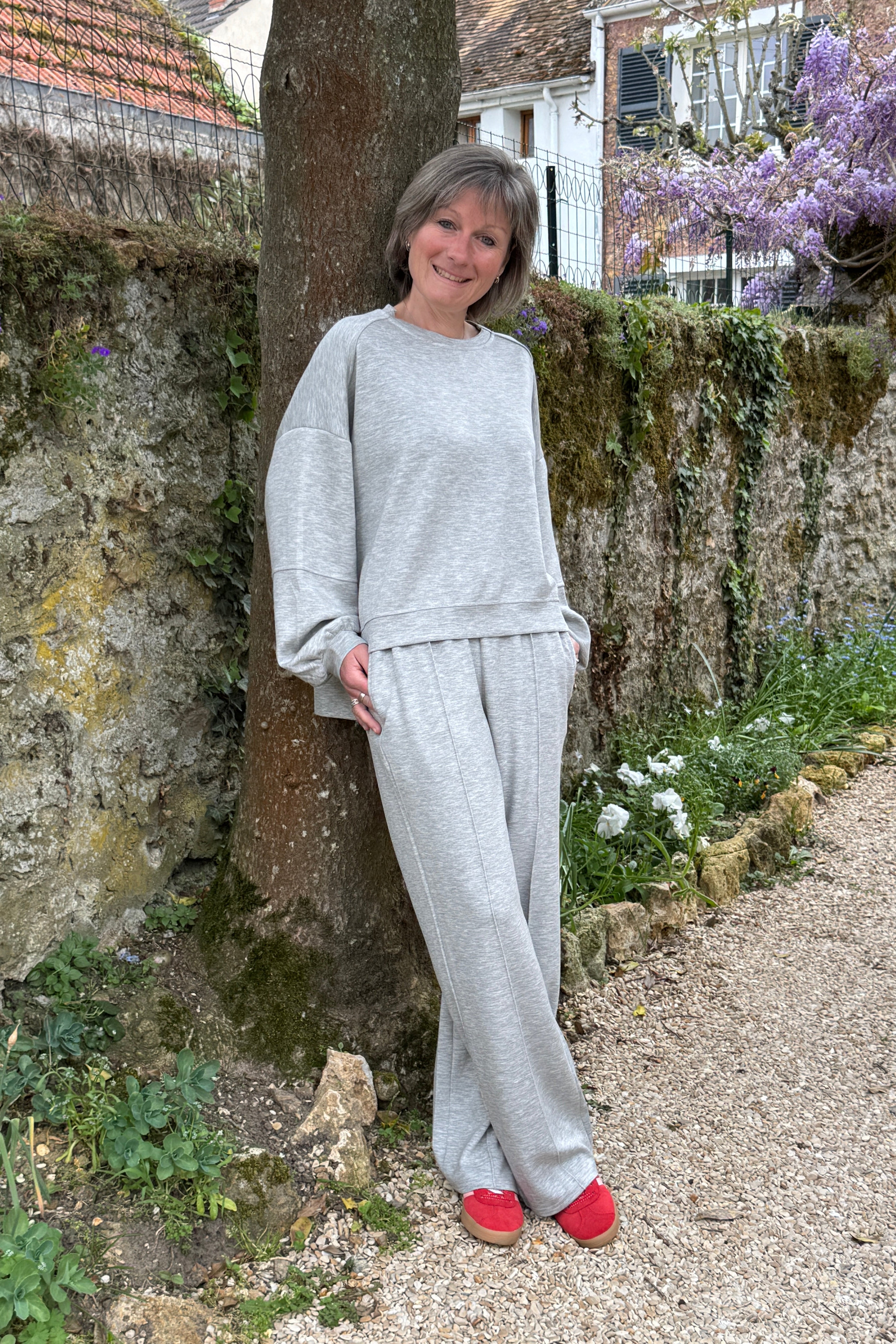 sweat gris oversize femme look decontracte chic